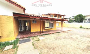 Se Arrienda Linda y Amplia Casa con destino Administrativo en pleno centro de Quillota.