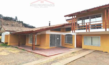 Se Arrienda Linda y Amplia Casa con destino Administrativo en pleno centro de Quillota.