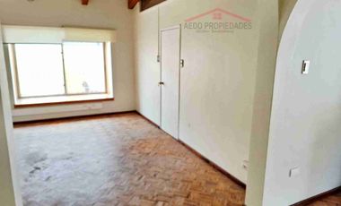 Se Arrienda Linda y Amplia Casa con destino Administrativo en pleno centro de Quillota.