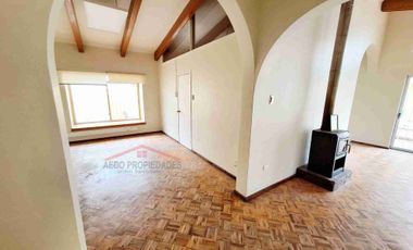 Se Arrienda Linda y Amplia Casa con destino Administrativo en pleno centro de Quillota.