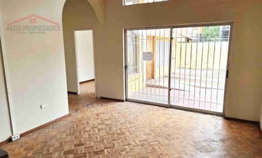 Se Arrienda Linda y Amplia Casa con destino Administrativo en pleno centro de Quillota.