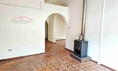 Se Arrienda Linda y Amplia Casa con destino Administrativo en pleno centro de Quillota.