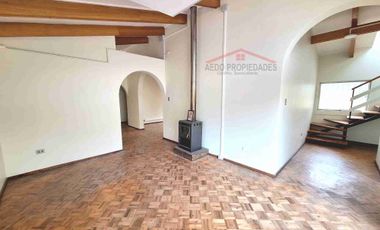 Se Arrienda Linda y Amplia Casa con destino Administrativo en pleno centro de Quillota.