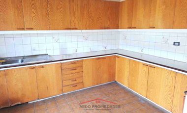 Se Arrienda Linda y Amplia Casa con destino Administrativo en pleno centro de Quillota.