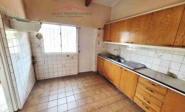 Se Arrienda Linda y Amplia Casa con destino Administrativo en pleno centro de Quillota.