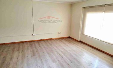 Se Arrienda Linda y Amplia Casa con destino Administrativo en pleno centro de Quillota.