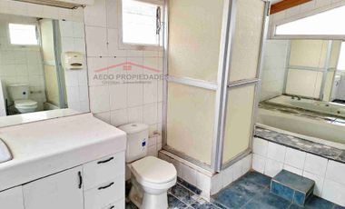 Se Arrienda Linda y Amplia Casa con destino Administrativo en pleno centro de Quillota.