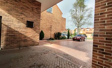 CASA EN CODOMINIO CERRADO CHIA