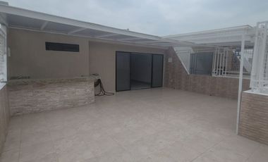 Casa en alquiler de 4 dormitorios en Urbanización Las Pirámides – Samborondón