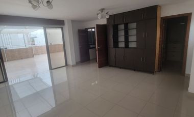 Casa en alquiler de 4 dormitorios en Urbanización Las Pirámides – Samborondón