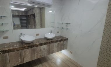 Casa en alquiler de 4 dormitorios en Urbanización Las Pirámides – Samborondón