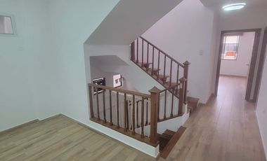 Casa en alquiler de 4 dormitorios en Urbanización Las Pirámides – Samborondón