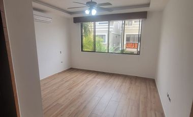 Casa en alquiler de 4 dormitorios en Urbanización Las Pirámides – Samborondón