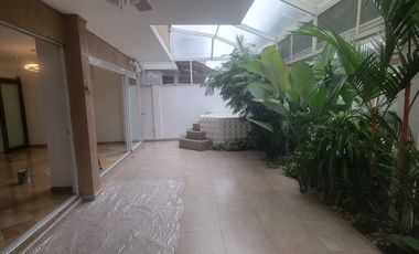 Casa en alquiler de 4 dormitorios en Urbanización Las Pirámides – Samborondón