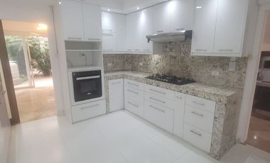 Casa en alquiler de 4 dormitorios en Urbanización Las Pirámides – Samborondón