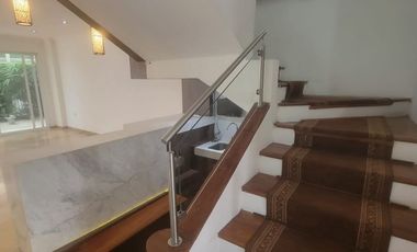 Casa en alquiler de 4 dormitorios en Urbanización Las Pirámides – Samborondón