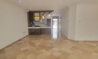 Casa en alquiler de 4 dormitorios en Urbanización Las Pirámides – Samborondón