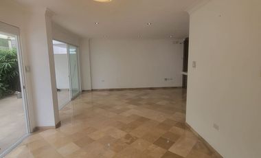 Casa en alquiler de 4 dormitorios en Urbanización Las Pirámides – Samborondón