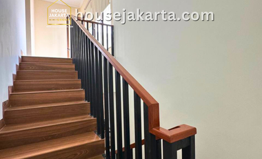 rumah kebayoran baru siap huni