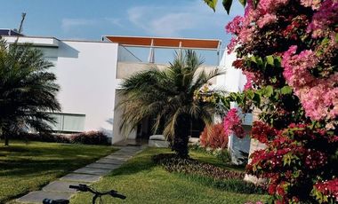 Vendo linda casa de playa en Club Sol y Mar - Km 98.5 Panamericana Sur, Asia. US$330,000.00