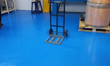 Vendo Amplia Bodega de 3 pisos zona comercial