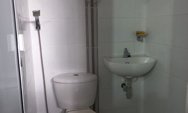 Vendo Amplia Bodega de 3 pisos zona comercial