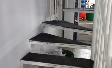 Vendo Amplia Bodega de 3 pisos zona comercial