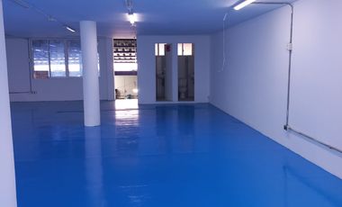 Vendo Amplia Bodega de 3 pisos zona comercial