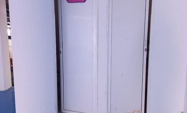 Vendo Amplia Bodega de 3 pisos zona comercial