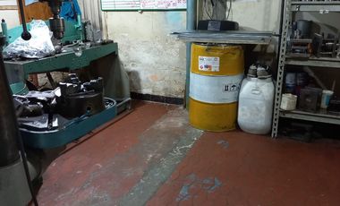 Vendo Amplia Bodega de 3 pisos zona comercial