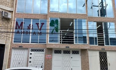 Vendo Amplia Bodega de 3 pisos zona comercial