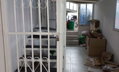 Vendo Amplia Bodega de 3 pisos zona comercial