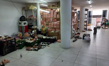 Vendo Amplia Bodega de 3 pisos zona comercial