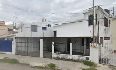 EXCELENTE OPORTUNIDAD CASA EN ZONA MUY BIEN COMUNICADA ., CERCA DE ESCUELAS ., PARQUES ., HOSPITALES ., CENTROS COMERCIALES Y AVENIDAS PRINCIPALES ..