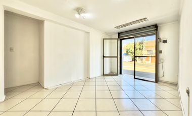 Se arrienda local comercial céntrico, a pasos del Mall Curicó