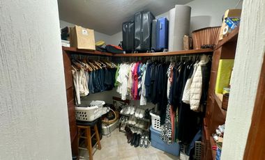 LAS CAÑADAS CASA EN VENTA CON BUENA UBICACIÓN Y BONITO JARDÍN