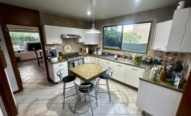 LAS CAÑADAS CASA EN VENTA CON BUENA UBICACIÓN Y BONITO JARDÍN