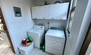 LAS CAÑADAS CASA EN VENTA CON BUENA UBICACIÓN Y BONITO JARDÍN