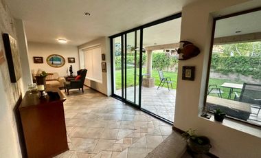 LAS CAÑADAS CASA EN VENTA CON BUENA UBICACIÓN Y BONITO JARDÍN