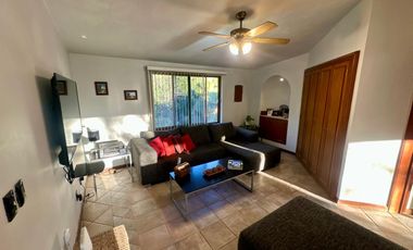 LAS CAÑADAS CASA EN VENTA CON BUENA UBICACIÓN Y BONITO JARDÍN