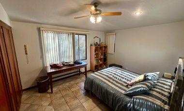 LAS CAÑADAS CASA EN VENTA CON BUENA UBICACIÓN Y BONITO JARDÍN