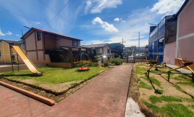 Casa NO Adosada Dentro de Conjunto en Venta al Sur de Quito Sector Santa Rita