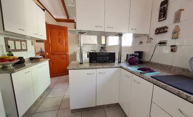 139 m2 en 5000 de terreno Las Mercedes UF 8000