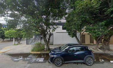 AMPLIA CASA EN VENTA DE DOS NIVELES .