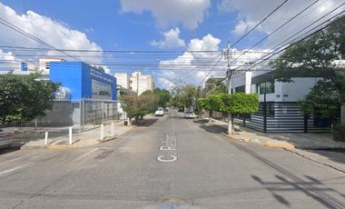 AMPLIA CASA EN VENTA DE DOS NIVELES .