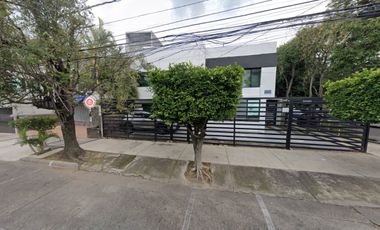 AMPLIA CASA EN VENTA DE DOS NIVELES .