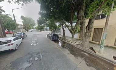 AMPLIA CASA EN VENTA DE DOS NIVELES .