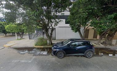 AMPLIA CASA EN VENTA DE DOS NIVELES .