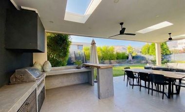 VENTA CASA FULL EQUIPADA EN PIEDRA ROJA| CON QUINCHO Y PISCINA | CAMINABLE A COLEGIO PEDREGALES Y SAN ANSELMO | UF 13.900