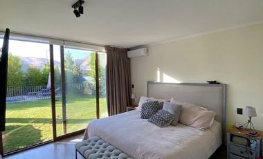 VENTA CASA FULL EQUIPADA EN PIEDRA ROJA| CON QUINCHO Y PISCINA | CAMINABLE A COLEGIO PEDREGALES Y SAN ANSELMO | UF 13.900